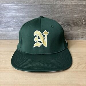 Notre Dame Fighting Irish Hat Cap Fitted Medium Green Baseball The Game